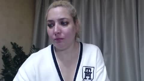 Snapshot of ohsweetiren chatting on 11/16/25, 07:25 Iren online show from 11/16/25, 07:25