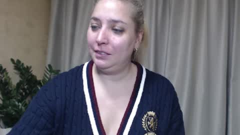 Snapshot of ohsweetiren chatting on 12/15/25, 09:13 Iren online show from 12/15/25, 09:13