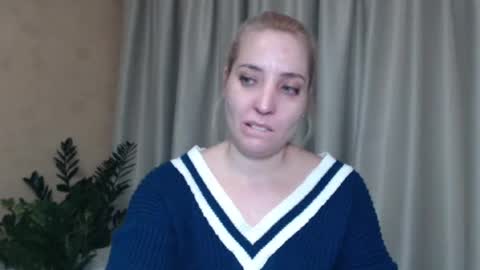 Snapshot of ohsweetmari chatting on 01/12/25, 05:33 Mari online show from 01/12/25, 05:33