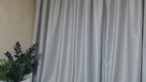 Snapshot of ohsweetmari chatting on 02/04/25, 04:18 Mari online show from 02/04/25, 04:18