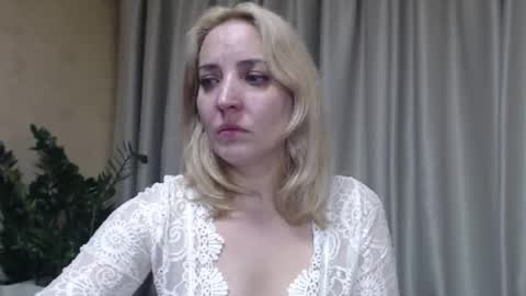 Snapshot of ohsweetmari chatting on 10/08/25, 03:53 Mari online show from 10/08/25, 03:53