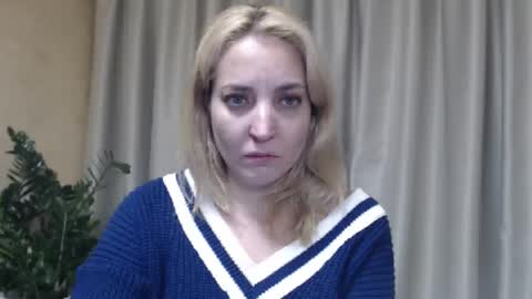 Snapshot of ohsweetmari chatting on 10/23/25, 03:00 Mari online show from 10/23/25, 03:00