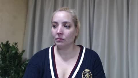 Snapshot of ohsweetmari chatting on 04/24/26, 02:52 Mari online show from 04/24/26, 02:52