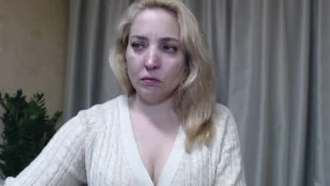Snapshot of ohsweetmari chatting on 04/28/26, 03:17 Mari online show from 04/28/26, 03:17