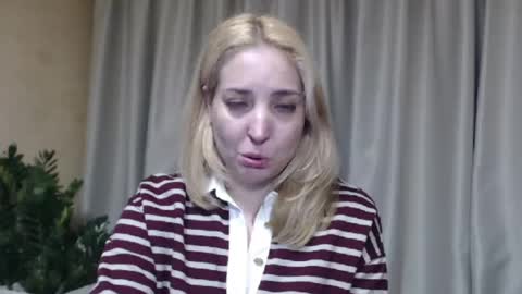Snapshot of ohsweetmari chatting on 05/13/26, 04:59 Mari online show from 05/13/26, 04:59