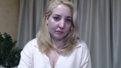 Snapshot of ohsweetmari chatting on 05/15/26, 06:48 Mari online show from 05/15/26, 06:48