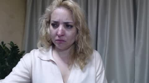 Snapshot of ohsweetmari chatting on 05/17/26, 05:09 Mari online show from 05/17/26, 05:09