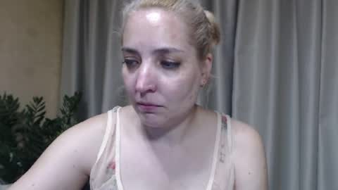 Snapshot of ohsweetmari chatting on 06/24/26, 04:06 Mari online show from 06/24/26, 04:06