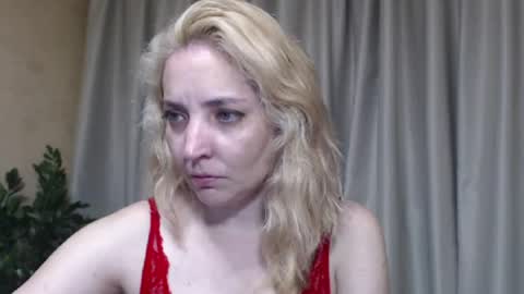 Snapshot of ohsweetmari chatting on 07/16/26, 04:02 Mari online show from 07/16/26, 04:02