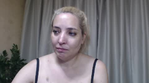 Snapshot of ohsweetmari chatting on 07/18/26, 04:00 Mari online show from 07/18/26, 04:00