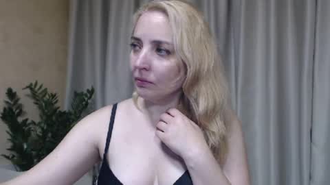Snapshot of ohsweetmari chatting on 07/30/26, 04:06 Mari online show from 07/30/26, 04:06