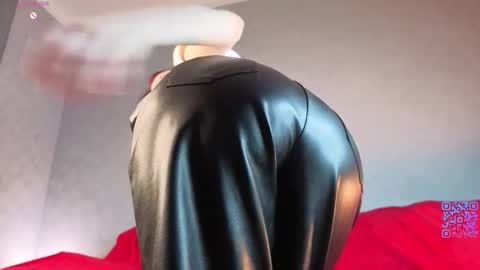 Yumi online show from 03/10/26, 06:57