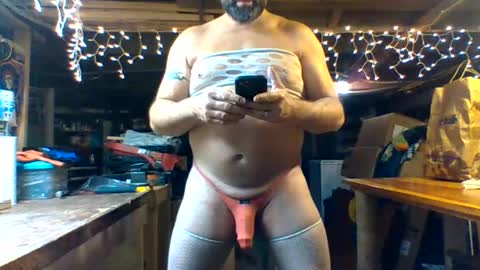 Snapshot of oileddick48 chatting on 12/18/24, 05:21 Oileddick48 online show from 12/18/24, 05:21