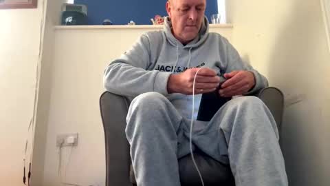 oiljames167 online show from 09/12/25, 08:36