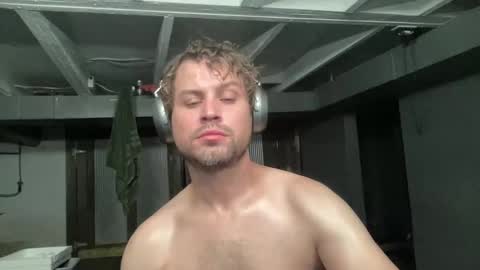 oilyexhibslut online show from 10/17/25, 02:15