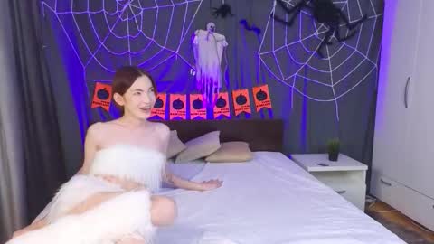 Snapshot of okerriella chatting on 10/31/25, 11:44 Ami online show from 10/31/25, 11:44