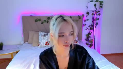 Snapshot of okerriella chatting on 06/12/26, 10:47 Ami online show from 06/12/26, 10:47