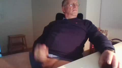 Snapshot of oldth chatting on 12/13/24, 02:38 oldth online show from 12/13/24, 02:38