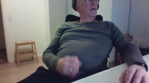 Snapshot of oldth chatting on 12/18/24, 10:24 oldth online show from 12/18/24, 10:24