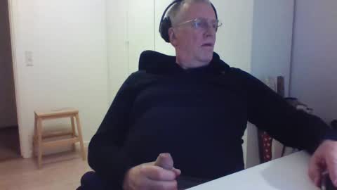 Snapshot of oldth chatting on 01/01/25, 10:56 oldth online show from 01/01/25, 10:56