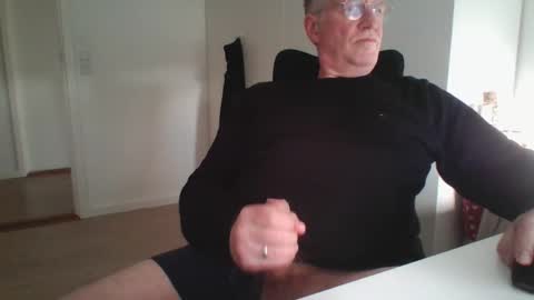 Snapshot of oldth chatting on 01/08/25, 11:54 oldth online show from 01/08/25, 11:54