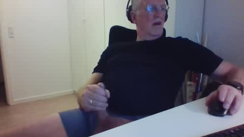 Snapshot of oldth chatting on 03/01/25, 10:21 oldth online show from 03/01/25, 10:21