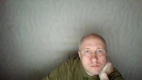 Snapshot of oleg365 chatting on 04/19/26, 08:35 figaro online show from 04/19/26, 08:35