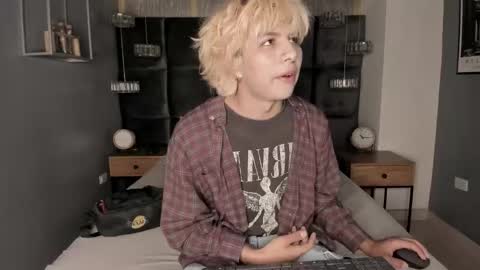 oliiverr22 online show from 11/11/25, 06:30