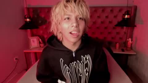 oliiverr22 online show from 12/03/25, 11:41