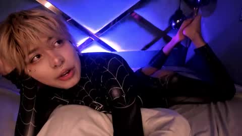 oliiverr22 online show from 12/21/25, 01:57