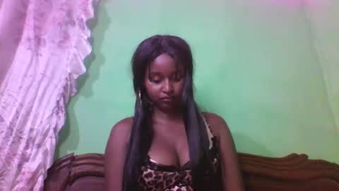 Snapshot of olinah610 chatting on 11/14/25, 07:56 olinah610 online show from 11/14/25, 07:56