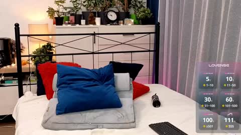 OliSunny Olivia online show from 01/01/25, 06:26