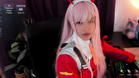 Snapshot of olitasdelmar chatting on 10/26/25, 02:45 Mar online show from 10/26/25, 02:45