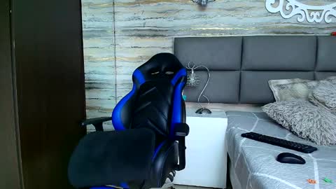 Snapshot of oliver__brown chatting on 02/23/25, 11:14 Oliver online show from 02/23/25, 11:14