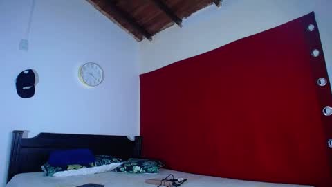 Oliver and MeganIndependent online show from 10/19/25, 02:23