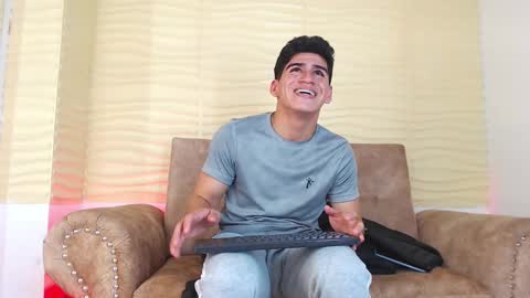 oliver_avella online show from 12/19/24, 12:01