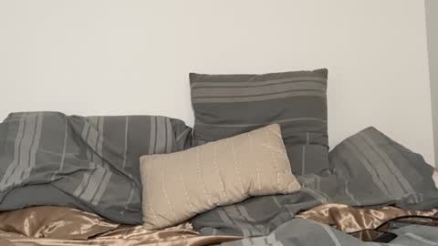 Oliver Beck online show from 01/04/25, 02:25