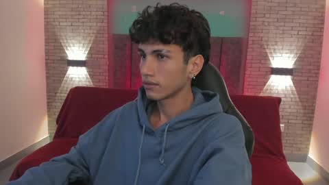 Snapshot of oliver_fast_ chatting on 12/13/24, 05:05 Oliver fast online show from 12/13/24, 05:05