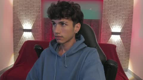 Snapshot of oliver_fast_ chatting on 12/13/24, 10:51 Oliver fast online show from 12/13/24, 10:51