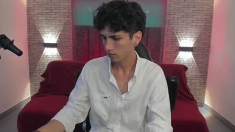 Snapshot of oliver_fast_ chatting on 12/17/24, 02:00 Oliver fast online show from 12/17/24, 02:00