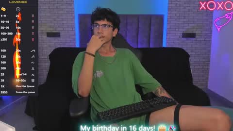 Snapshot of oliver_fast_ chatting on 01/30/25, 07:50 Oliver fast online show from 01/30/25, 07:50