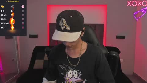 Snapshot of oliver_fast_ chatting on 02/27/25, 12:45 Oliver fast online show from 02/27/25, 12:45