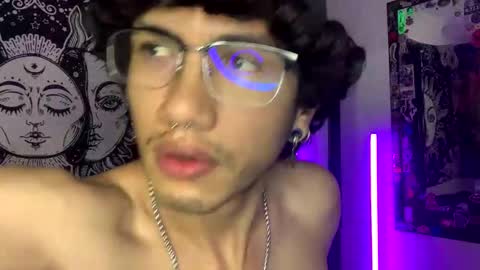 Snapshot of oliver_fast_ chatting on 12/18/25, 09:26 Oliver fast online show from 12/18/25, 09:26