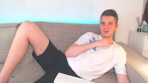 Oliver online show from 02/08/25, 02:05