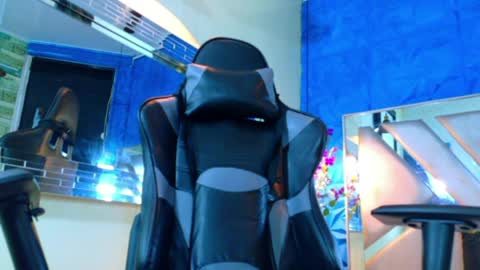 Snapshot of oliver_jamees chatting on 03/31/26, 11:43 oliver_jamees online show from 03/31/26, 11:43