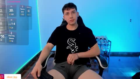 Snapshot of oliver_kyy chatting on 09/19/25, 06:52 oliveeer online show from 09/19/25, 06:52