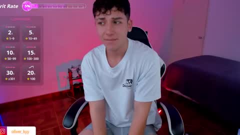 Snapshot of oliver_kyy chatting on 10/21/25, 07:25 oliveeer online show from 10/21/25, 07:25