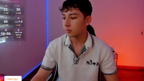 Snapshot of oliver_kyy chatting on 11/13/25, 11:53 oliveeer online show from 11/13/25, 11:53