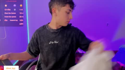 Snapshot of oliver_kyy chatting on 12/16/25, 07:08 oliveeer online show from 12/16/25, 07:08