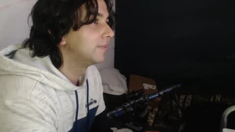 Snapshot of oliver_laid_2023 chatting on 12/15/24, 12:18 oliver_laid_2023 online show from 12/15/24, 12:18